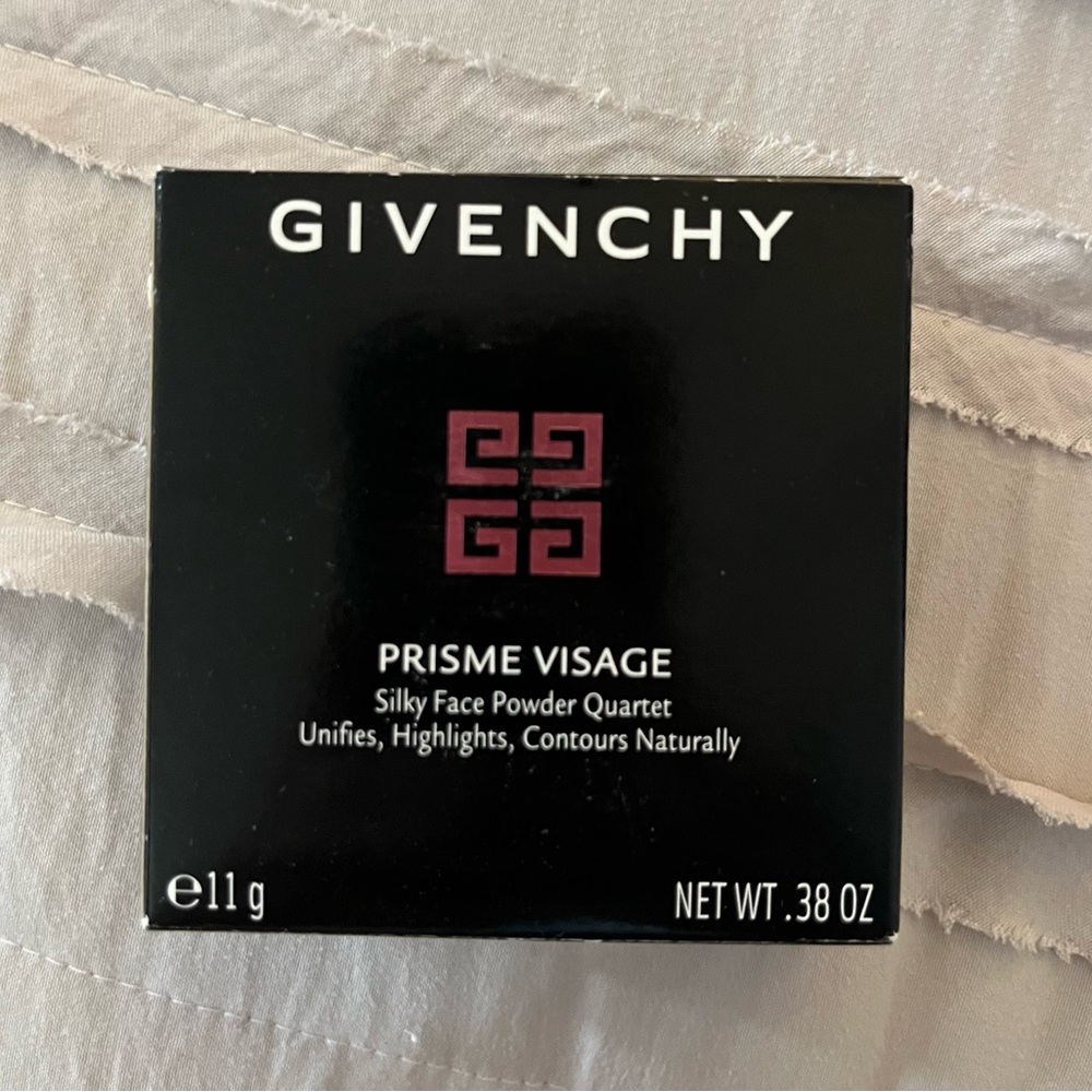 Givenchy Prisme Visage in Dentelle Beige